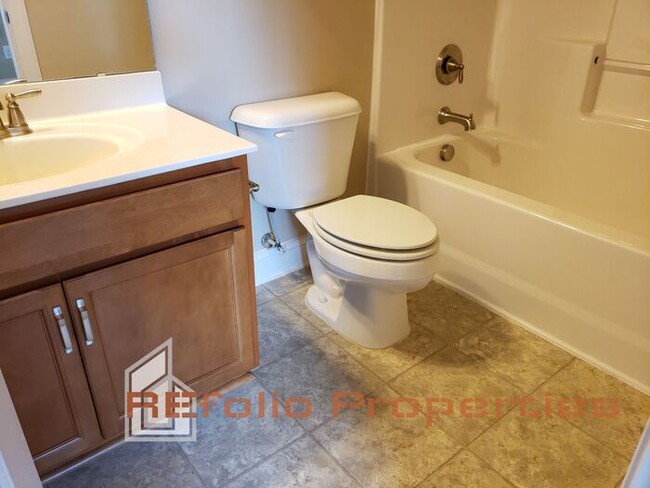 Building Photo - Lovely 3 Story 3 Bedroom 3.5 Bath 1 Car-Ga...