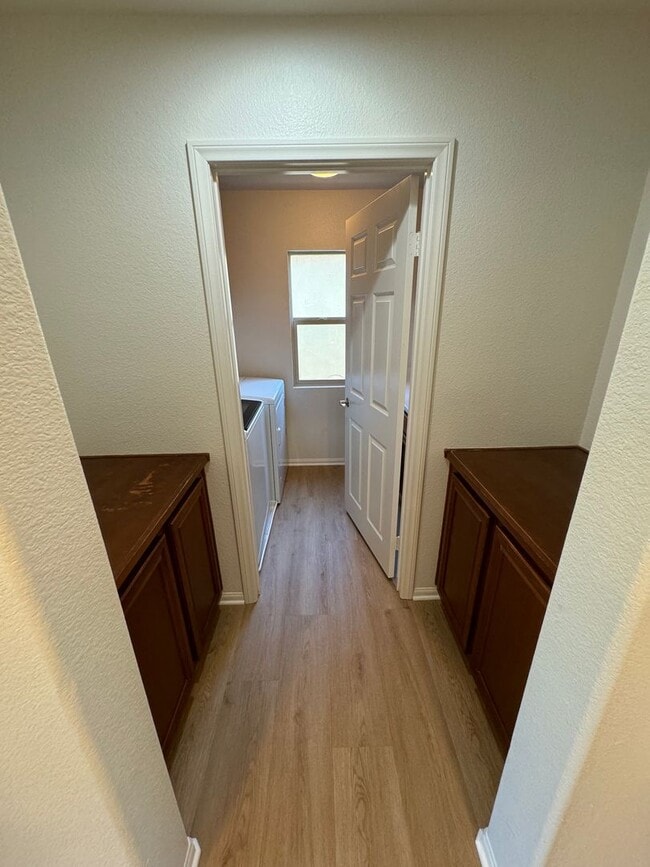 Building Photo - 4 Bedroom + Utility Room / 3.5 Bath Home F...