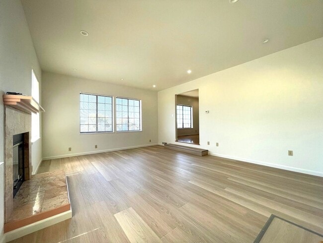 Building Photo - Newly Renovated 4BR / 2.5BA Home with Partial Bay Views.