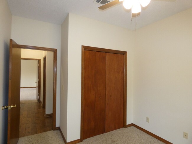 Building Photo - Custom Home On 1.78 Acre Lot