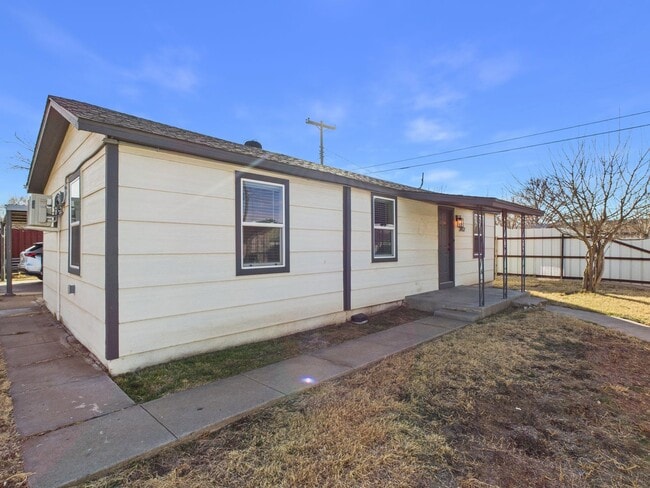 Building Photo - 3412 NE 16th Ave