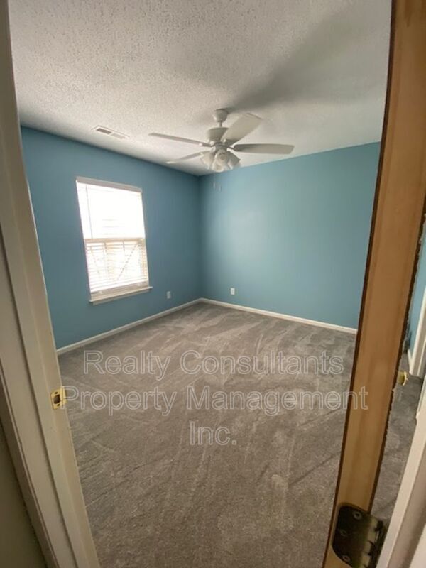 Building Photo - 96 Tannenbaum Cir