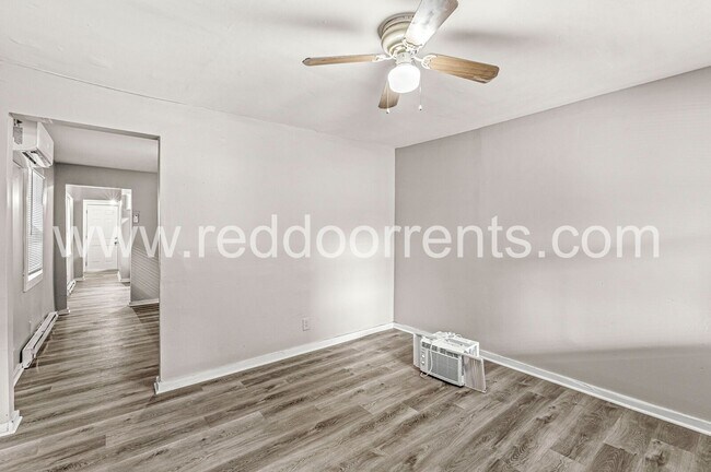 Building Photo - Affordable Comfort & Style Near Downtown I...