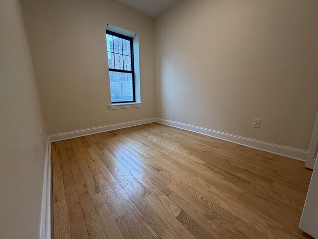 Building Photo - 84 Van Wagenen Ave