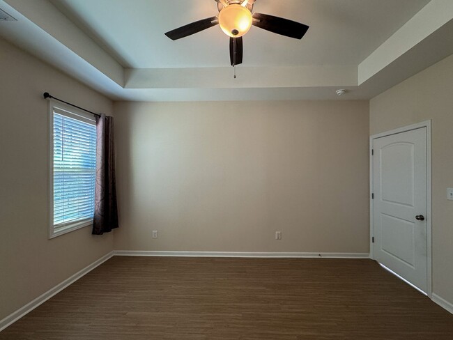 Building Photo - Stunning 3 Bed 2 Bath Home in Fayetteville