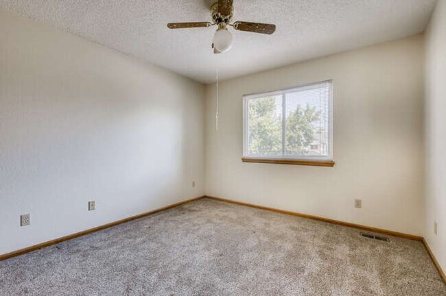 Building Photo - 9151 Kenwood Ct