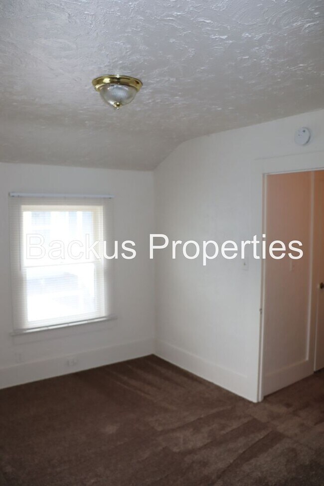 Building Photo - 210 Cypress Ave