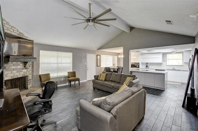 Building Photo - 16635 Water Oak Dr