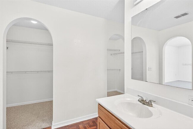 Building Photo - 1906 Lakeview Ln