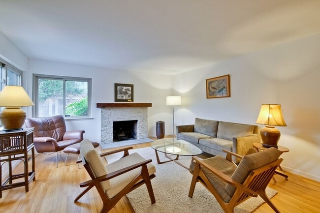 Building Photo - Amazing Midtown Home on a Quiet Cul-de-sac.