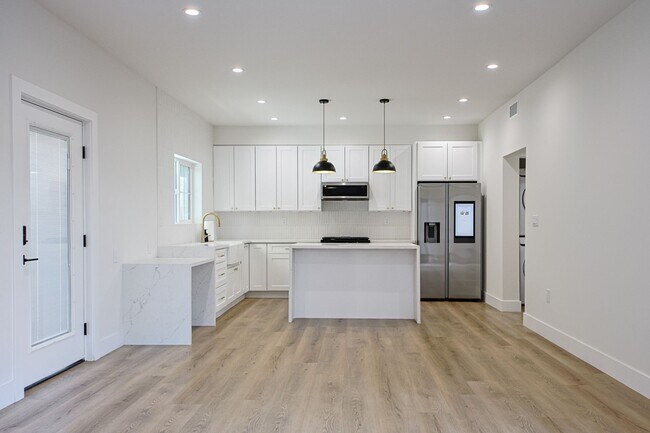 Building Photo - Luxury Living with Massive Private Yard in Downtown Burbank!