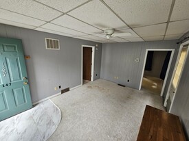 Building Photo - 147 Eagle St