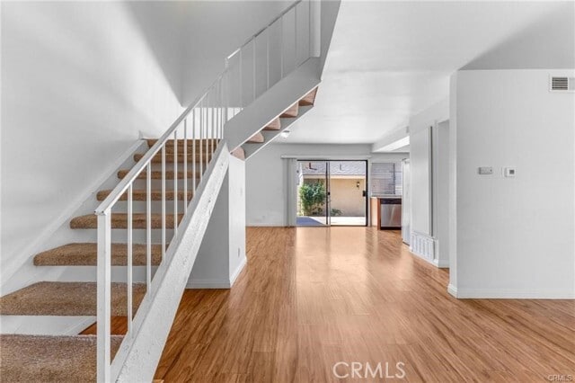 Building Photo - 5 Locust