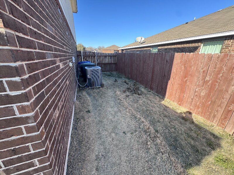 Building Photo - 1718 risen