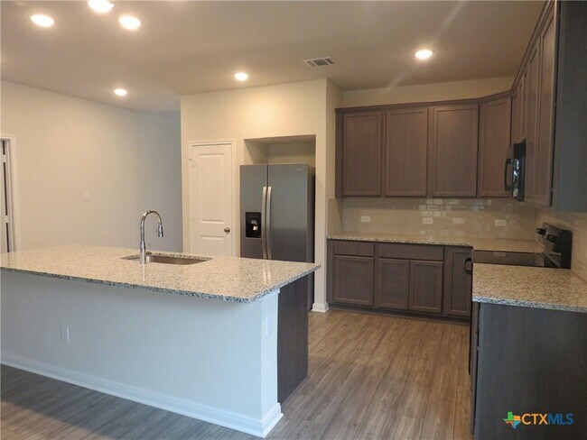 Building Photo - 9806 Kensley Rose Dr