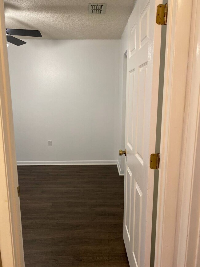 Building Photo - 5344 Elwood Rd