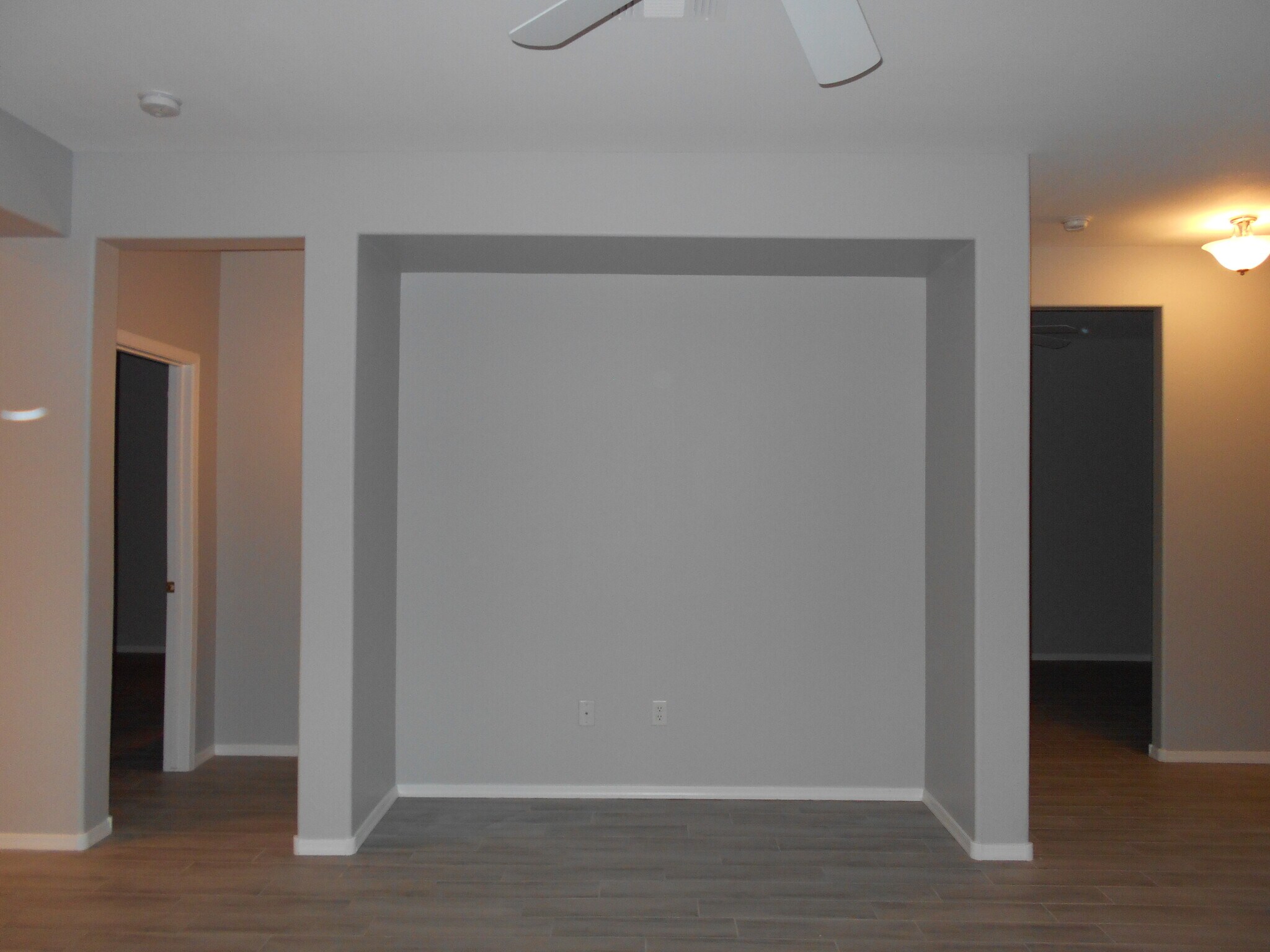 L/R entertainment Niche - 1379 Forlana Dr