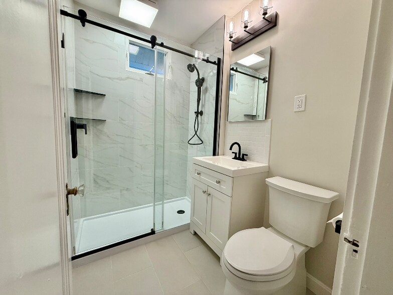 Building Photo - 35-37 Lindale Ave