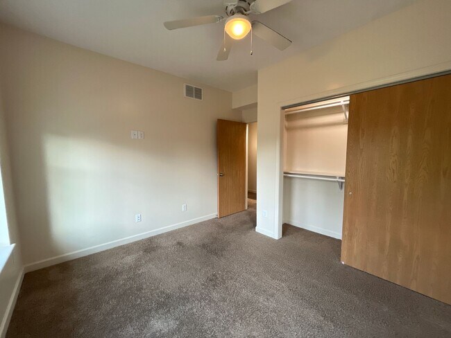 Building Photo - 211 E Lane Ave