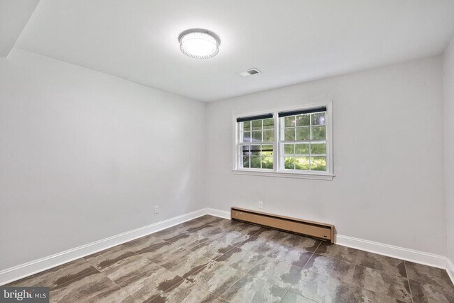 Building Photo - 7732 Canal Ct