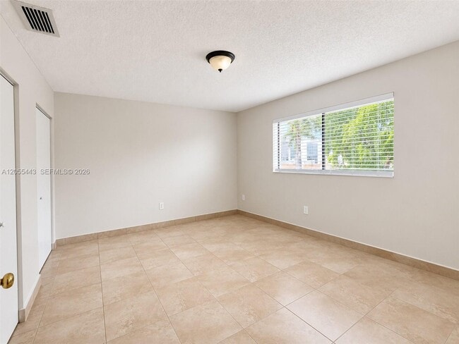 Building Photo - 1521 W 42nd Pl
