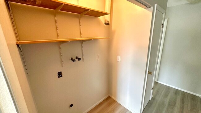 Building Photo - Remodeled 4 Bedroom Townhome!