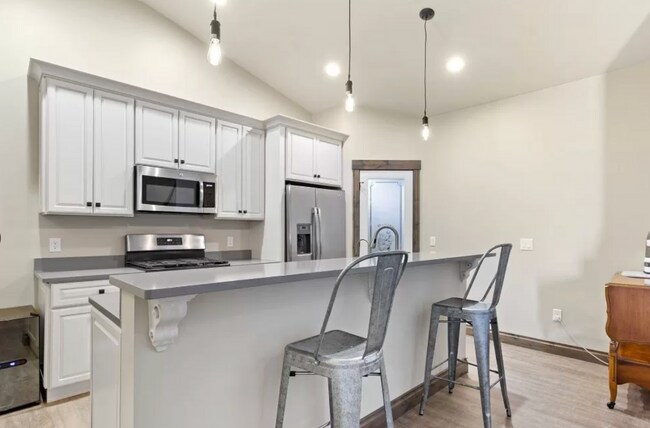 Building Photo - Gorgeous 3 bedroom 2 bath in Belgrade