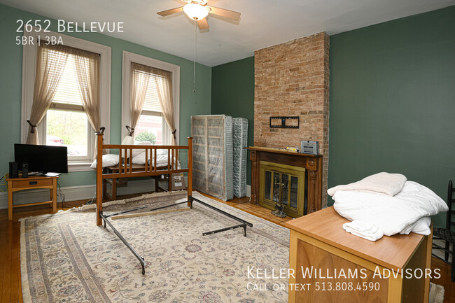 Building Photo - 2652 Bellevue-