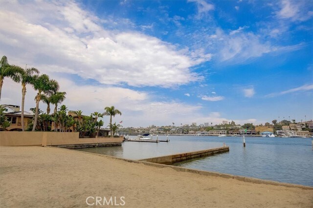 Building Photo - 2128 Miramar Dr