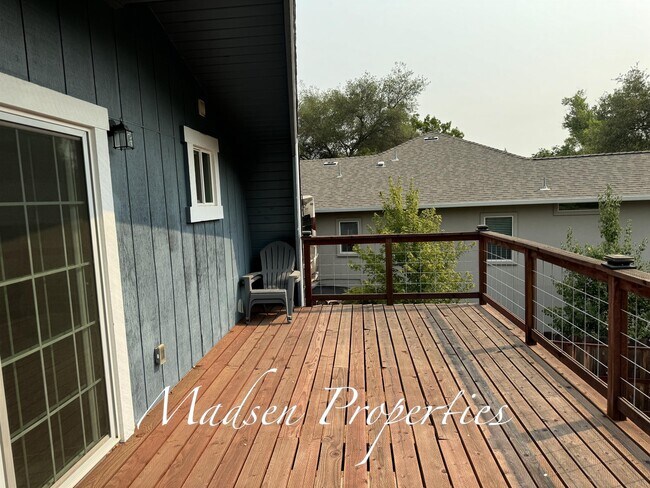 Building Photo - 20 Fairhill Dr