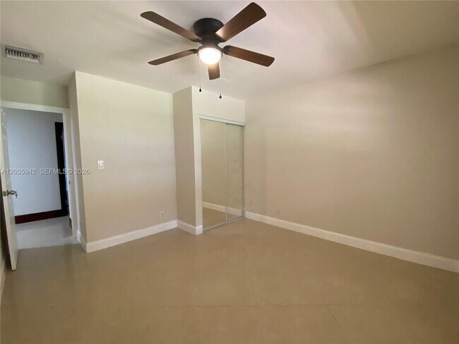 Building Photo - 490 Bonaventure Blvd