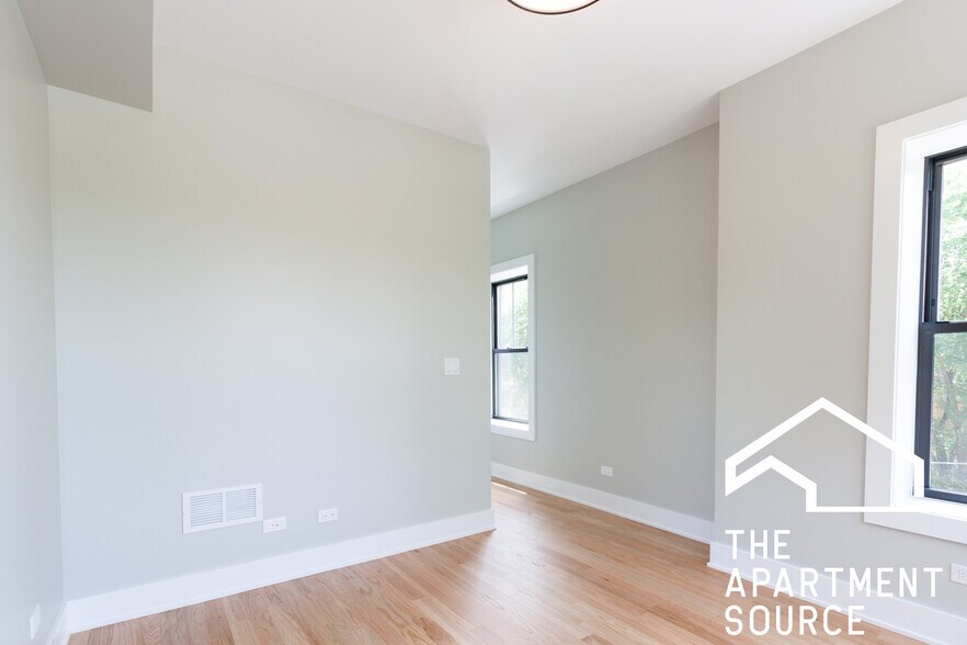 Building Photo - 2457 W Logan Blvd