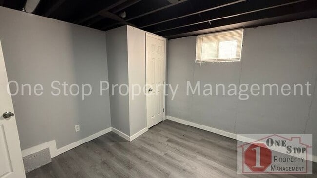 Building Photo - 4 Bedroom, 2 Bathroom home in Kansas City