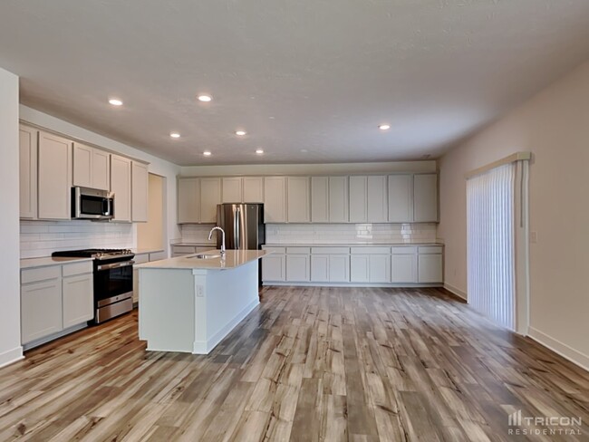 Building Photo - 2120 S Quincy Dr