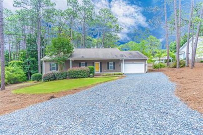 Building Photo - 465 Crestview Rd