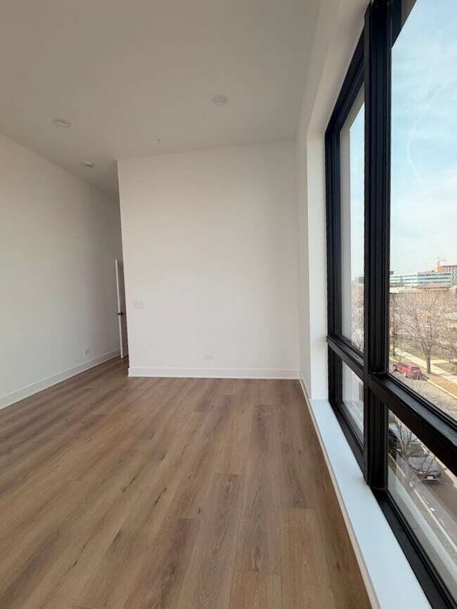 Building Photo - 1320 S Ashland Ave