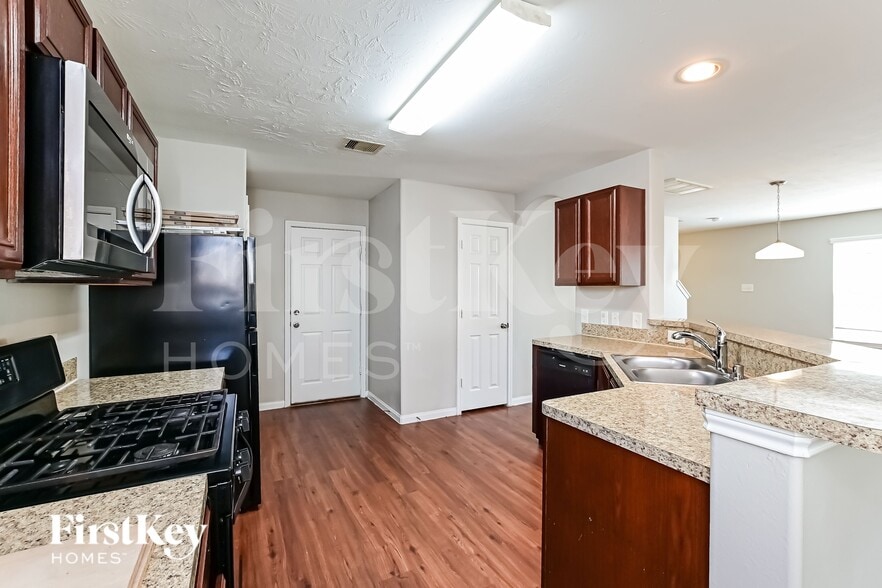 Building Photo - 886 Sun Prairie Dr