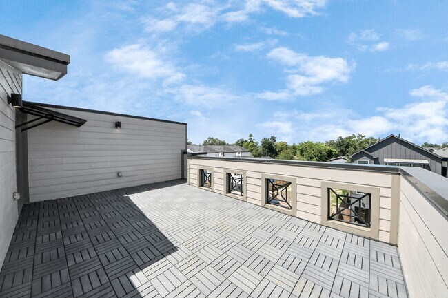 Building Photo - 1112 Amundsen St