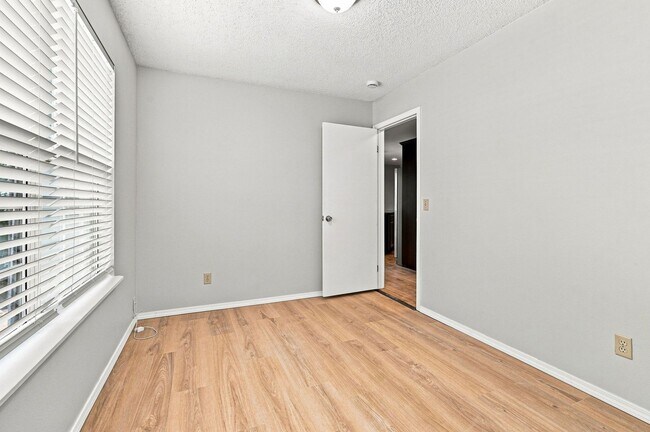 Building Photo - 3425 Talcott Terrace