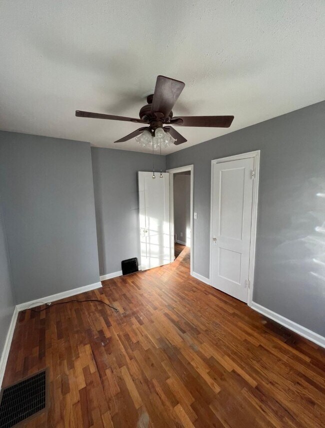 Building Photo - Beautiful 2 bedroom 1 bathroom