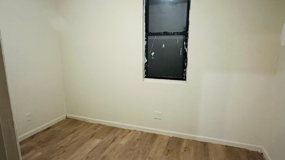bedroom - 56 Groshon Ave