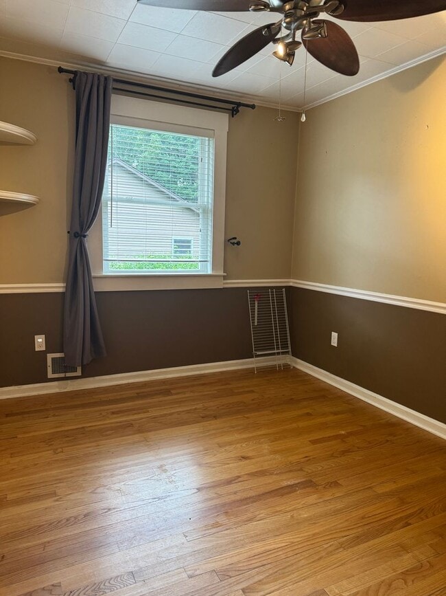 Building Photo - 2 Bedroom with one car garage