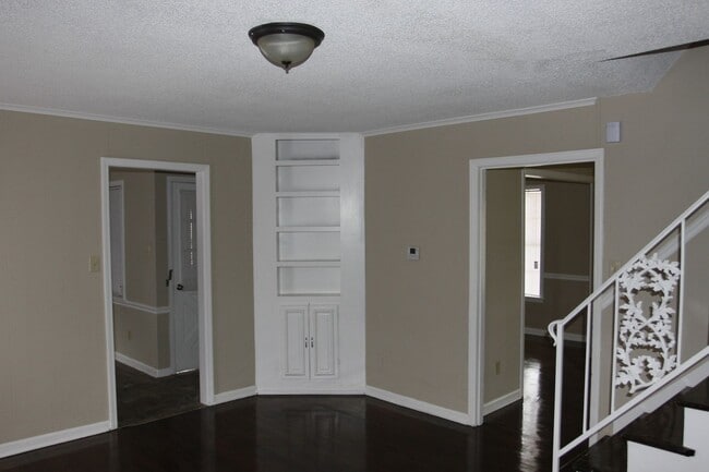 Building Photo - 3017 Domar St