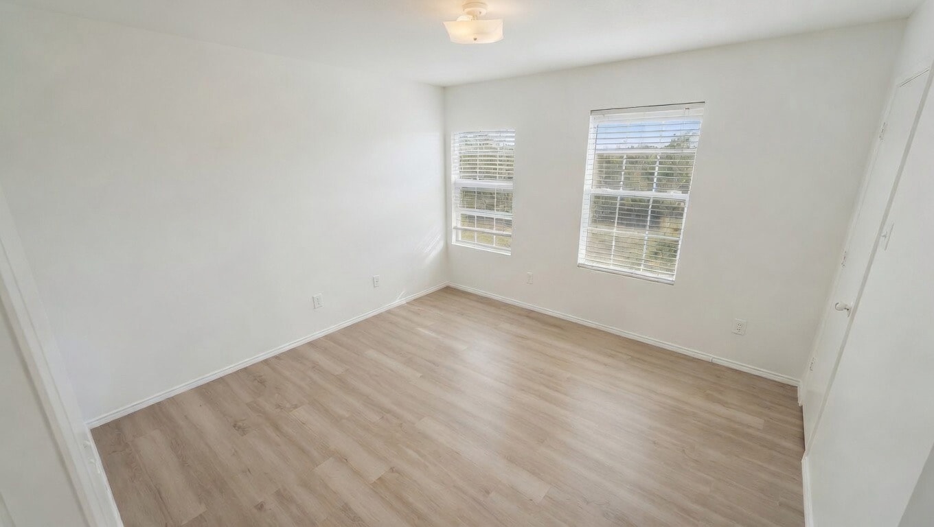 Building Photo - Room in House on Shallow Creek Dr