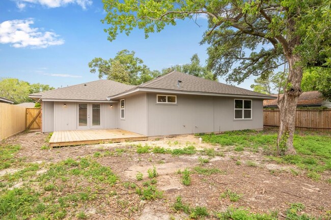 Building Photo - 6830 Cherrydale Dr