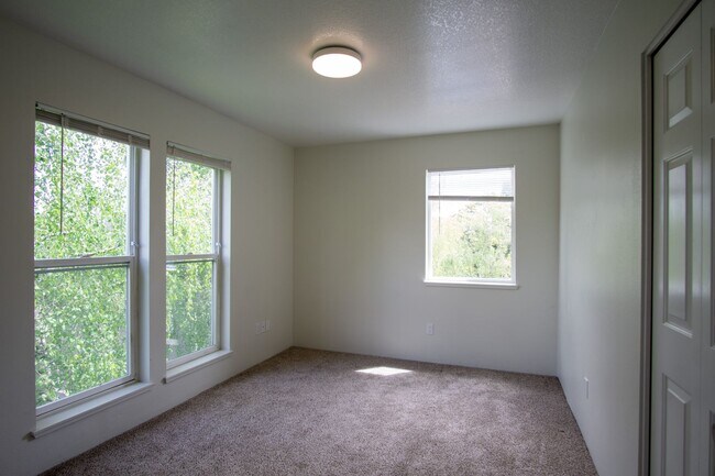 Building Photo - Bright & Spacious 2-Bed/2 Bath with W/D, D...