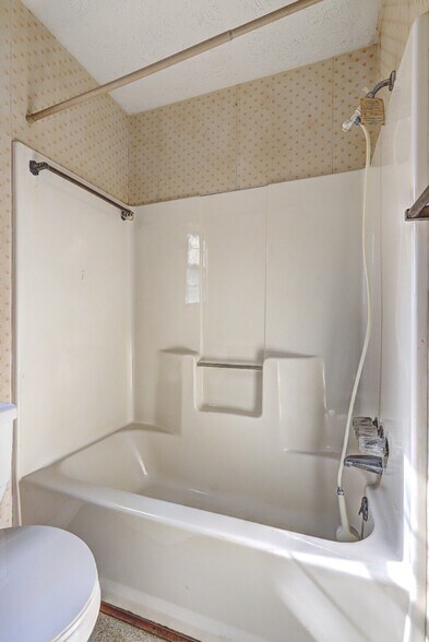 Building Photo - 503 Fayetteville Rd