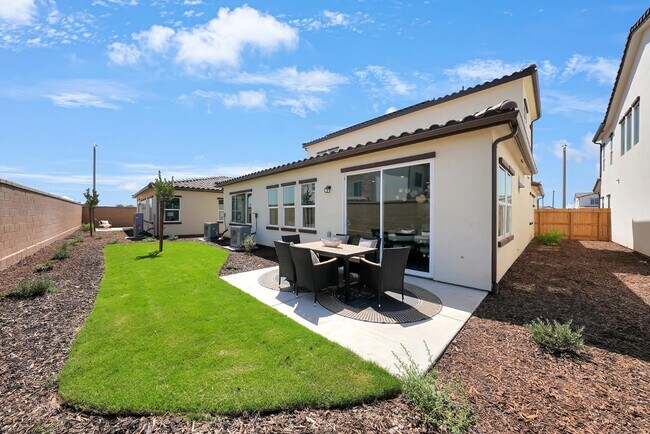 Building Photo - 2148 W Solo Wy