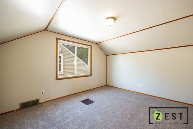 Building Photo - Carming 3-Bedroom Bungalow with Fresh Upda...