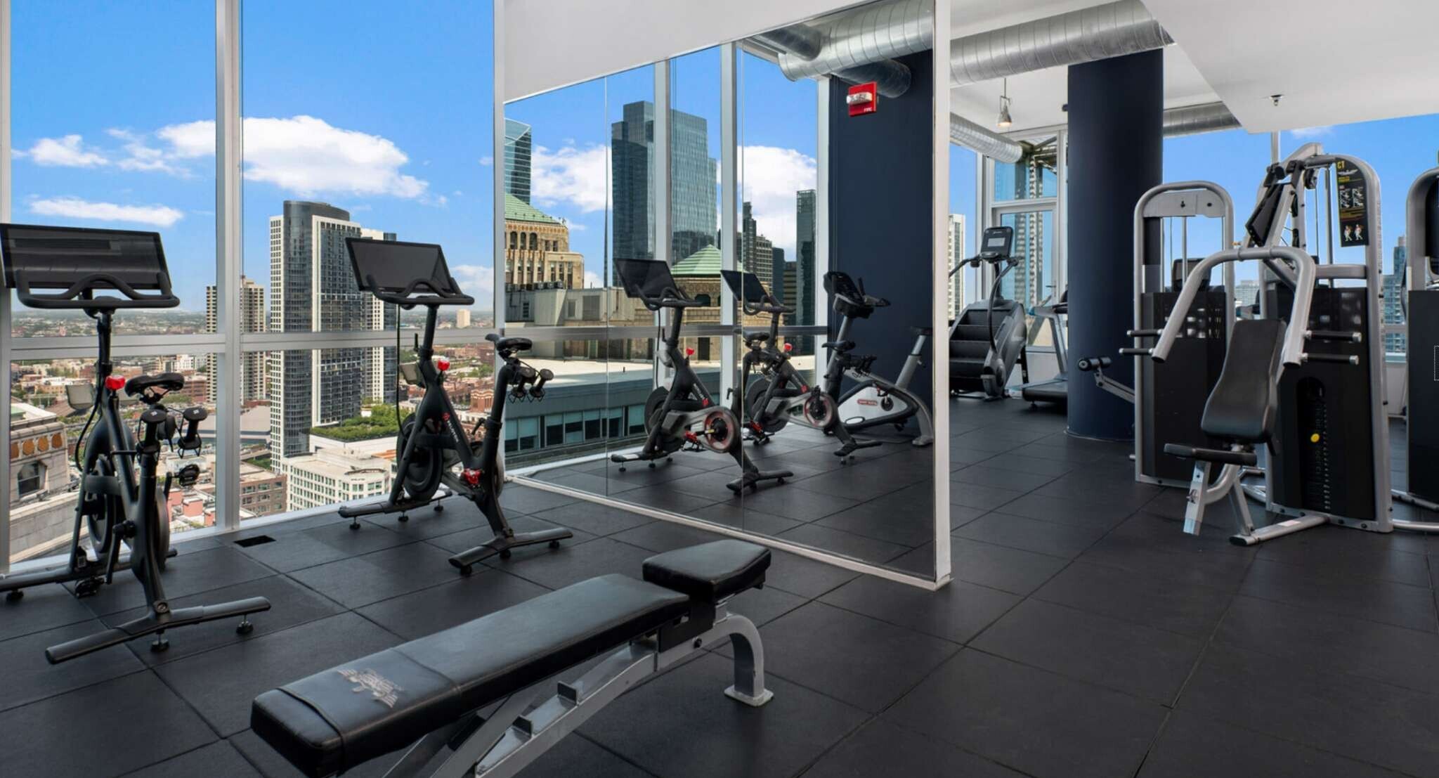 Building Photo - 345 N La Salle Dr